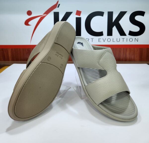 Arabic Sandal Mydan Medicated MYD 132 Made In UAE نعال عربي ميدان طبيع MYD 132 صنع في الإمارات العربية المتحدة - Image 4