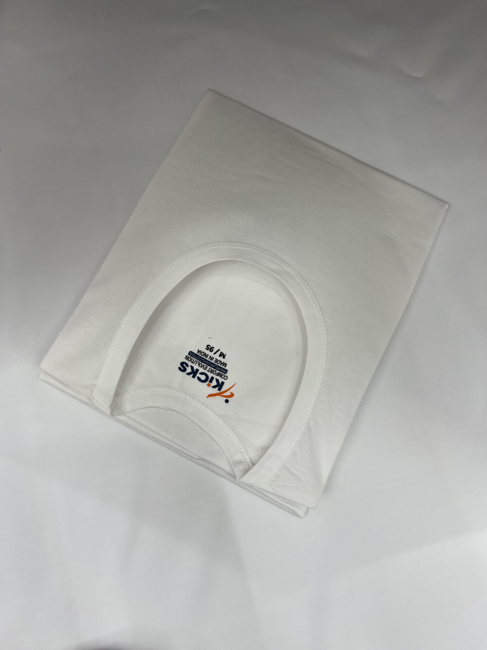 Kicks innerwear White T Shirt 100% Good Quality Pack of Six صندوق من ٦ قطع فانيلة داخلية رجالية كيكس 100% قطن - Image 8
